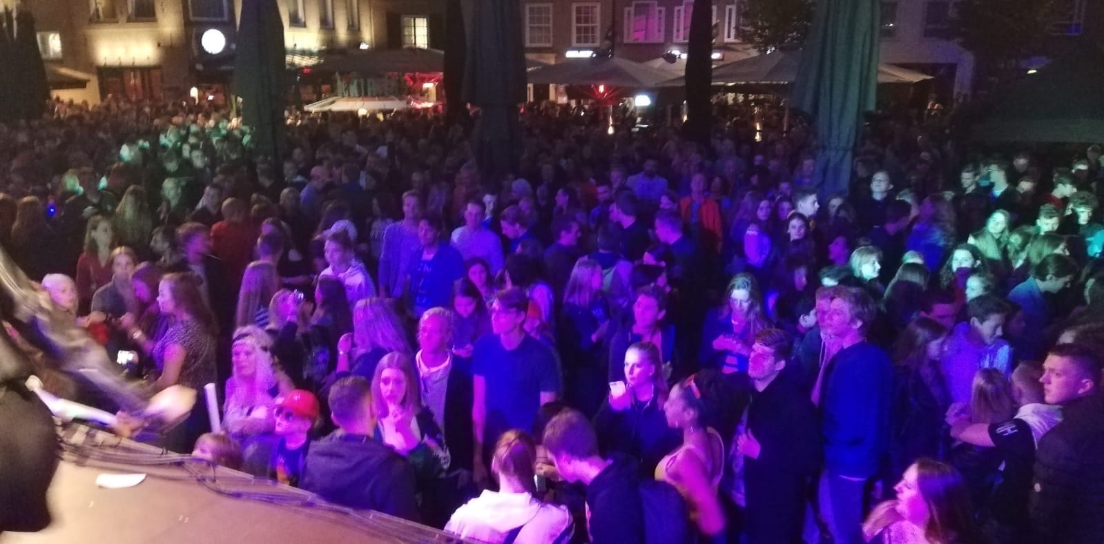 Harderwijk LIVE zorgt in de zomer voor de beste muziek op de Markt | feestband.com 