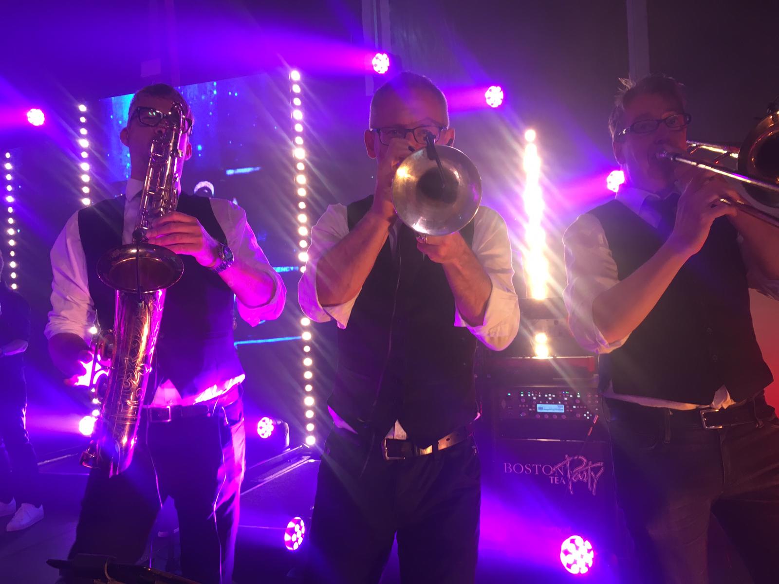 Event on trend met de leukste party-, cover-, of bigband | feestband.com